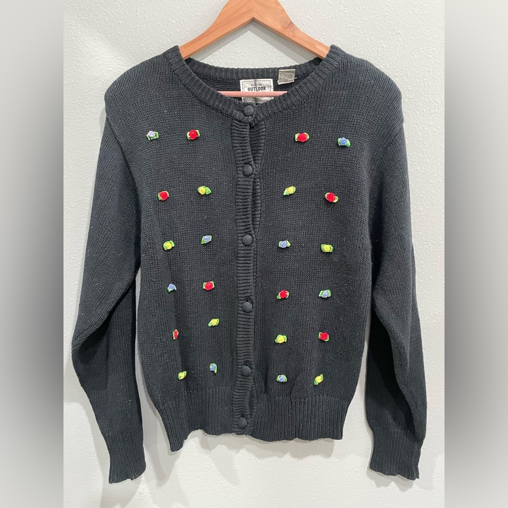 Vintage International Outlook Floral Embroidered Sweater